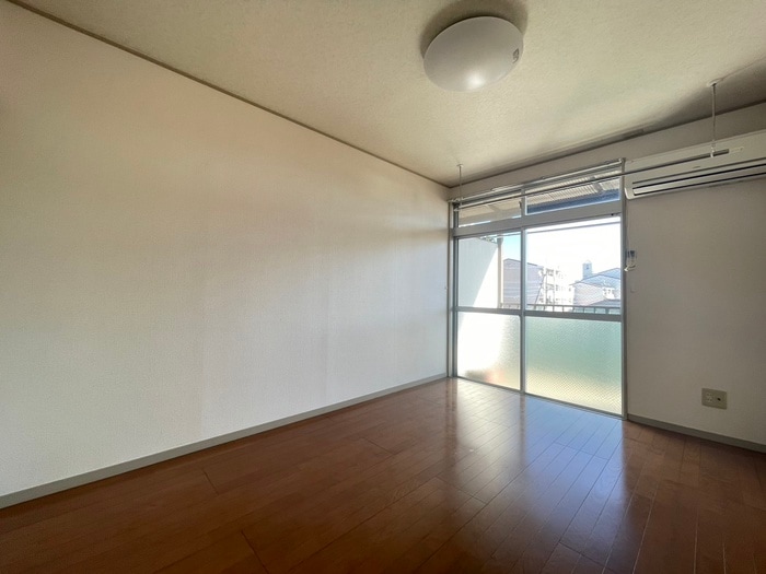 八木下ハイツの居室