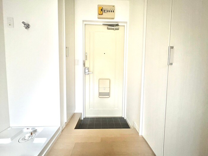 物件内観写真10　(玄関)