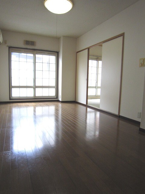 物件内観写真4　(居室)