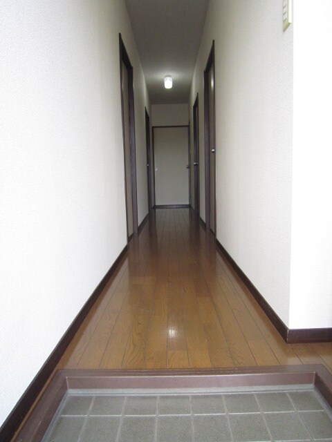 物件内観写真12　(玄関)