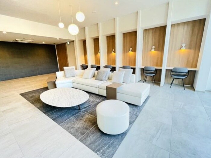 物件外観写真4　(エントランス部分)