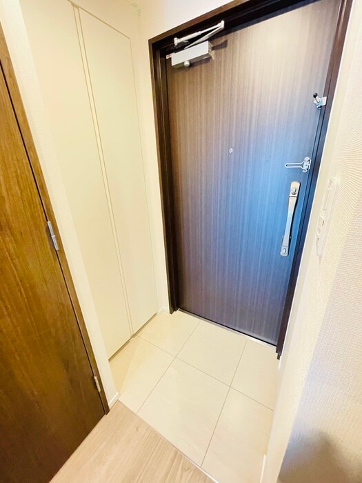 物件内観写真16　(玄関)