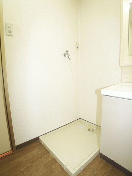 物件内観写真9　(洗濯機置場)