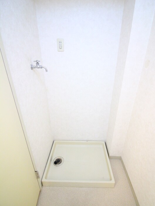 物件内観写真13　(洗濯機置場)