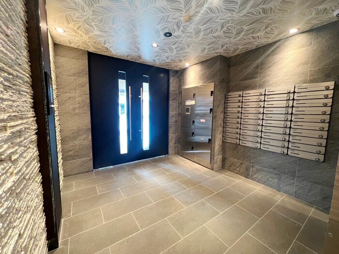 物件外観写真2　(エントランス部分)