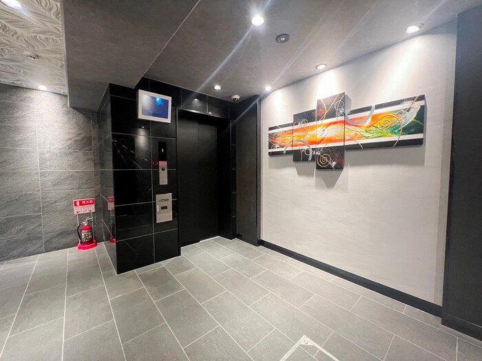 物件外観写真5　(エントランス部分)