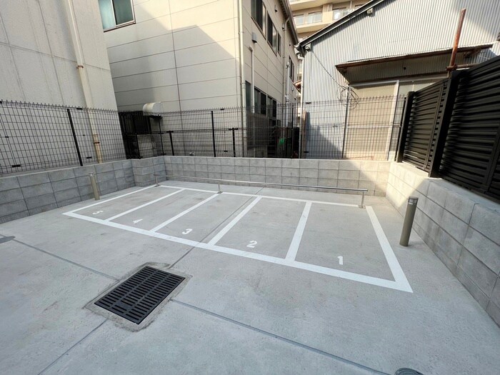 物件外観写真6　(バイク置き場)