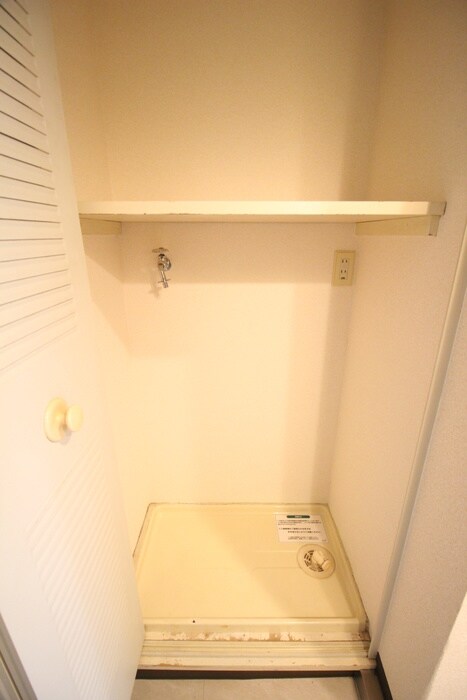 物件内観写真12　(洗濯機置場)