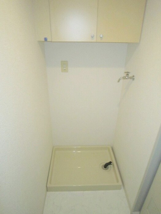 物件内観写真12　(洗濯機置場)