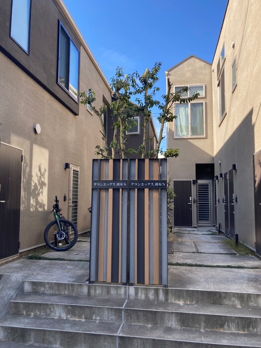 物件外観写真3　(エントランス部分)