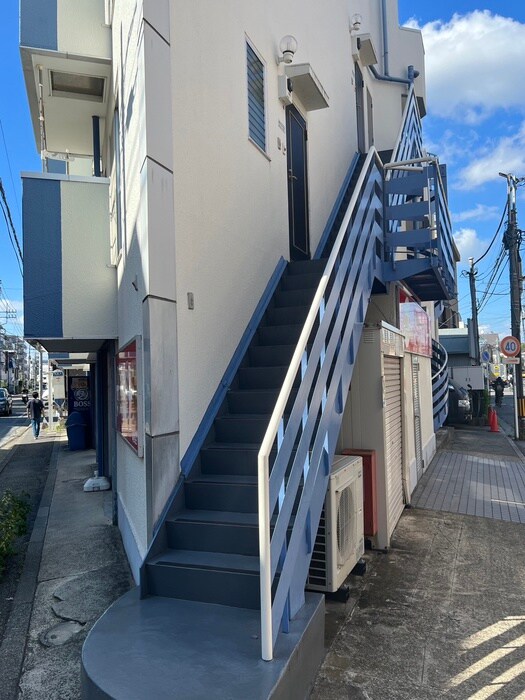 物件外観写真3　(エントランス部分)