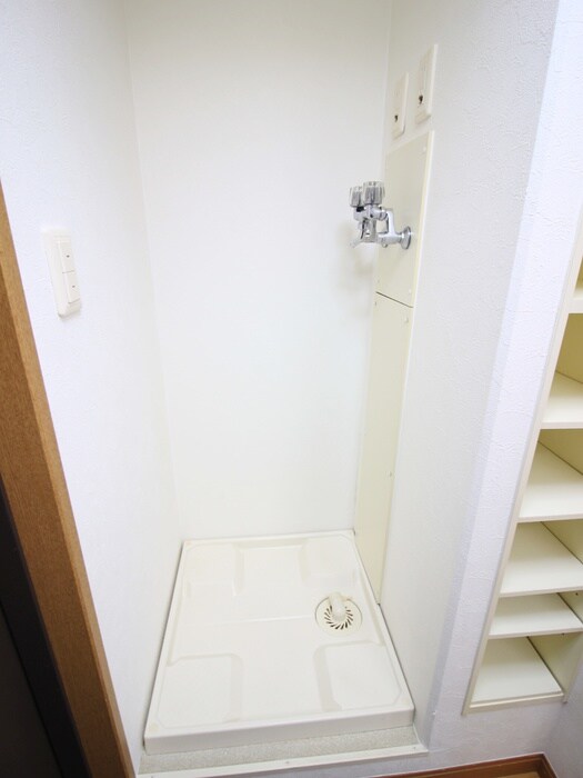 物件内観写真14　(洗濯機置場)