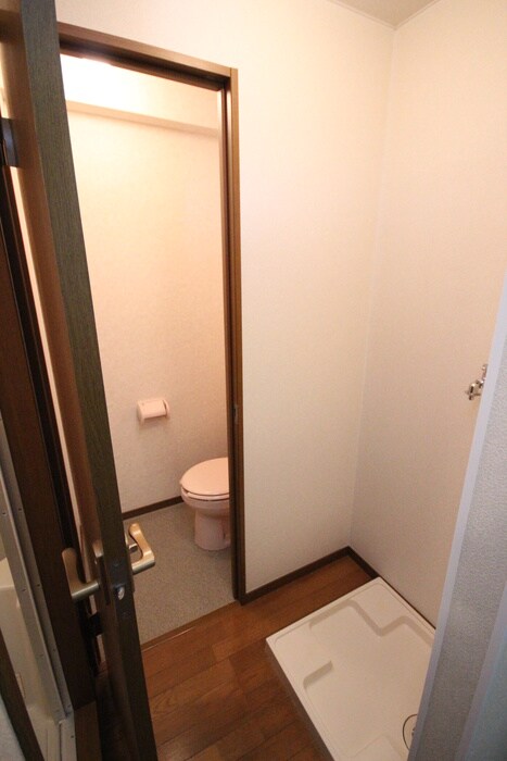 物件内観写真9　(洗濯機置場)