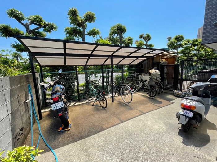 物件外観写真4　(駐輪場)