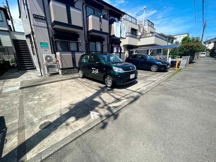 物件外観写真3　(駐車場)