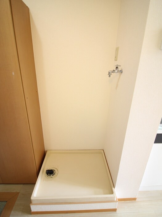 物件内観写真18　(洗濯機置場)