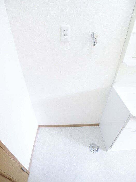 物件内観写真14　(洗濯機置場)