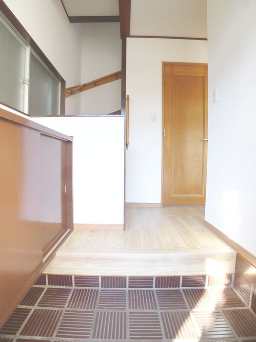 物件内観写真16　(玄関)