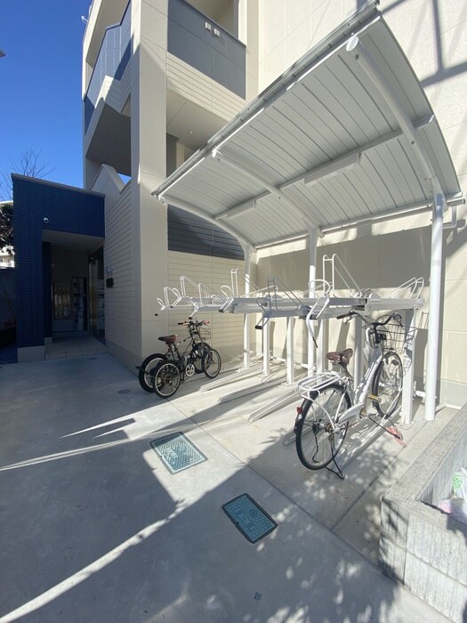 物件外観写真4　(駐輪場)