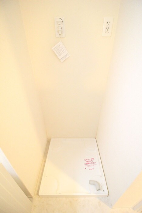 物件内観写真16　(洗濯機置場)