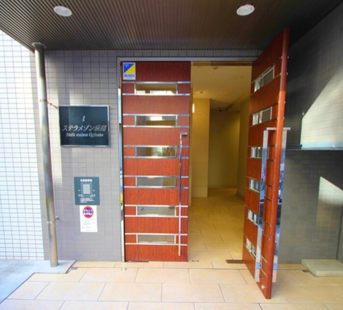 物件外観写真2　(エントランス部分)