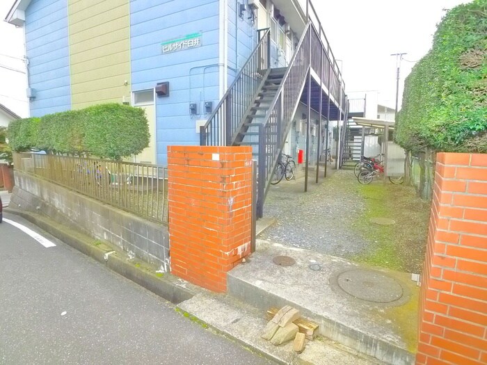 物件外観写真4　(エントランス部分)