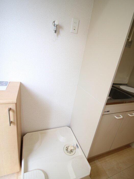 物件内観写真11　(洗濯機置場)