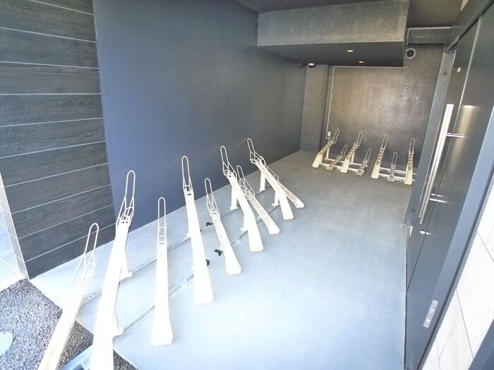 物件外観写真5　(駐輪場)
