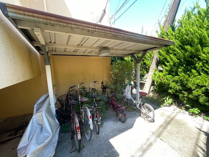 物件外観写真4　(駐輪場)
