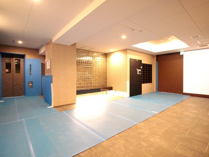 物件外観写真4　(エントランス部分)