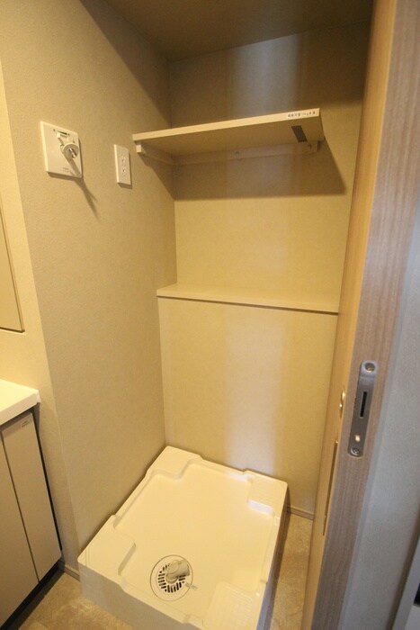 物件内観写真16　(洗濯機置場)