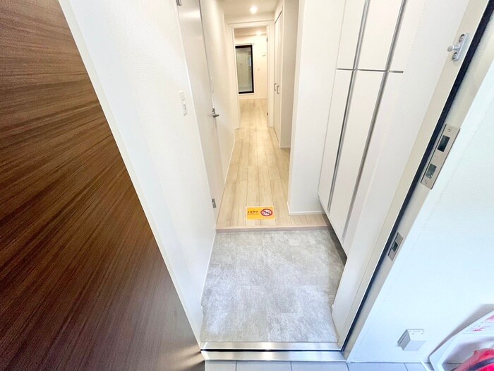 物件内観写真17　(玄関)