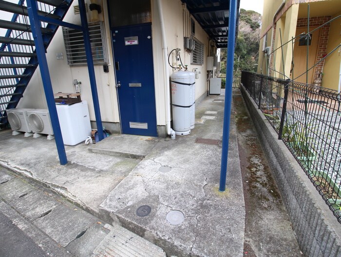 物件外観写真6　(エントランス部分)