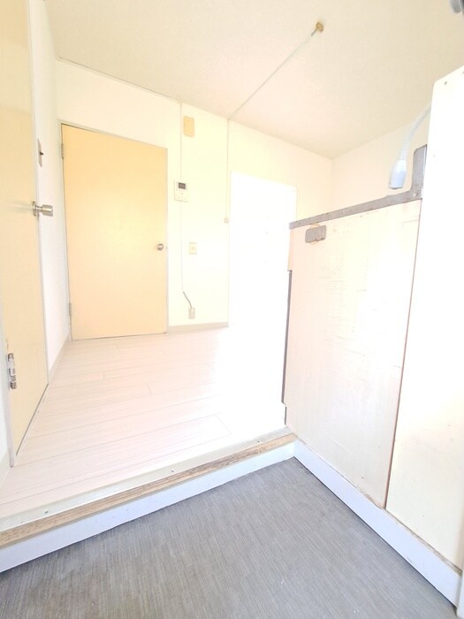 物件内観写真16　(玄関)