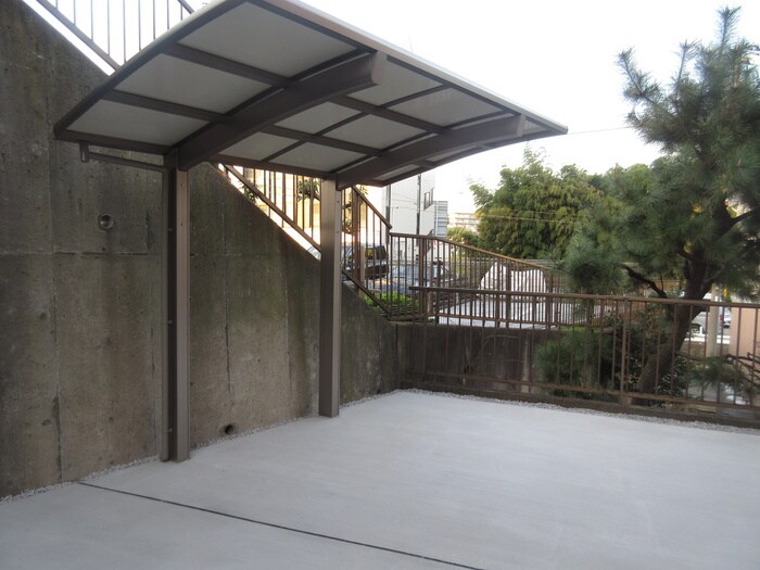 物件外観写真2　(駐輪場)