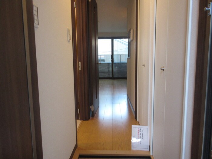 物件内観写真7　(玄関)