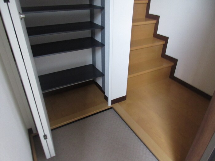 物件内観写真7　(玄関)