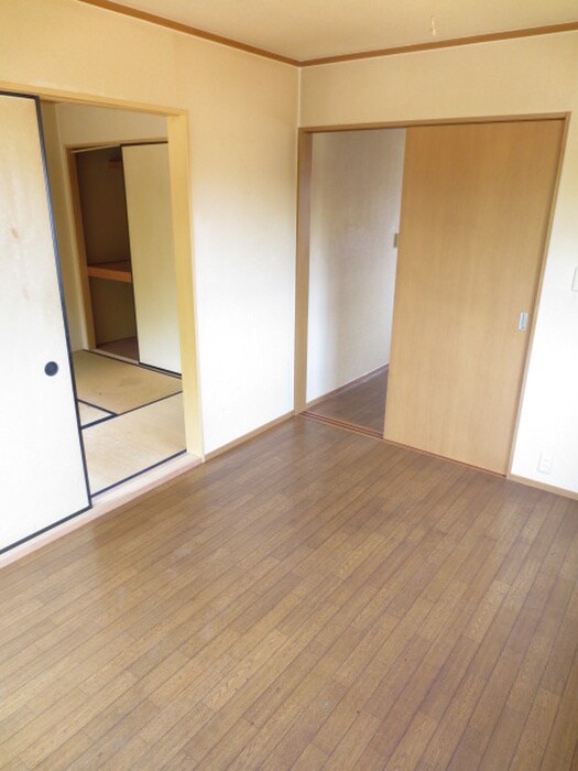 物件内観写真4　(居室)