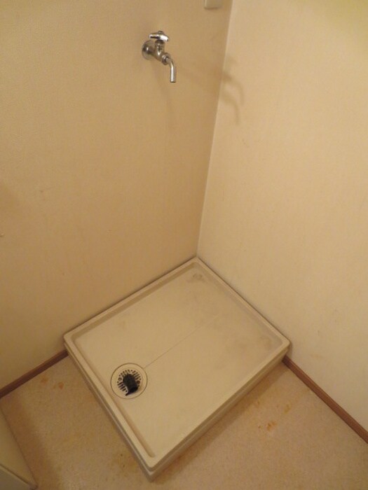 物件内観写真10　(洗濯機置場)