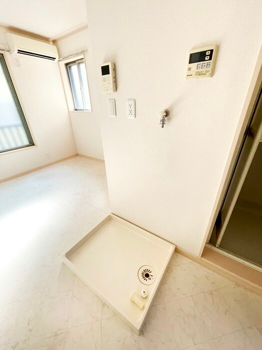 物件内観写真12　(洗濯機置場)