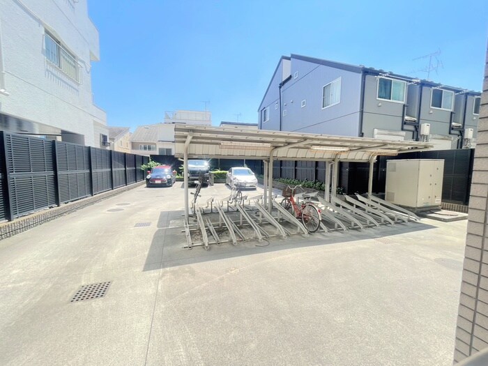 物件外観写真4　(駐輪場)