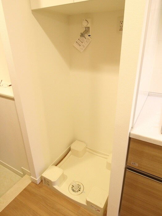 物件内観写真14　(洗濯機置場)