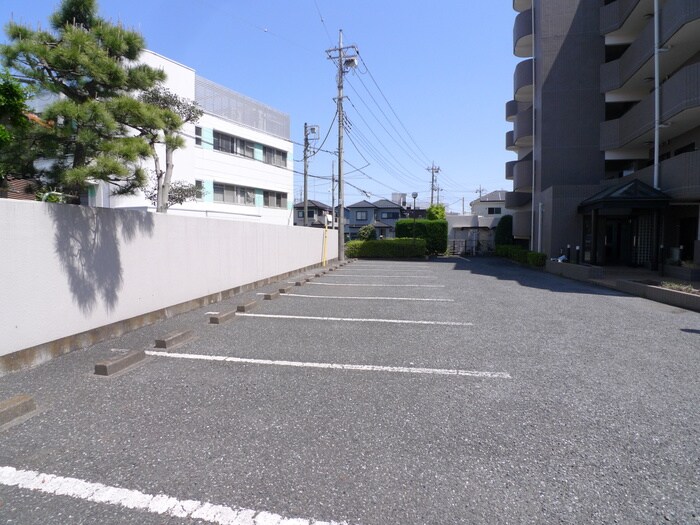 物件外観写真5　(駐車場)