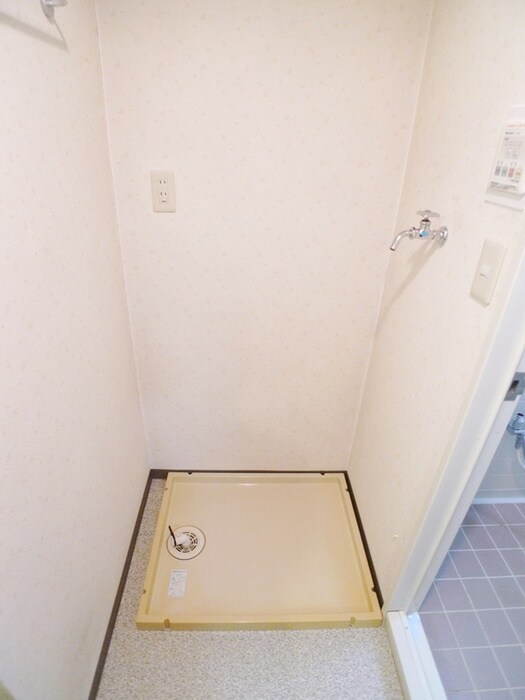 物件内観写真12　(洗濯機置場)