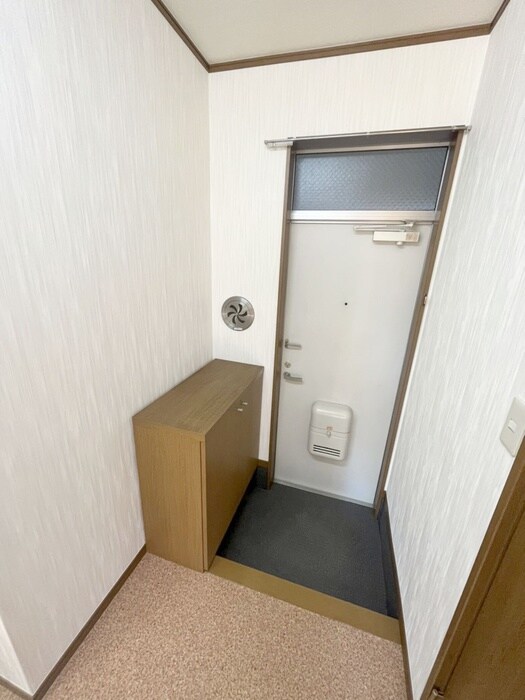 物件内観写真16　(玄関)