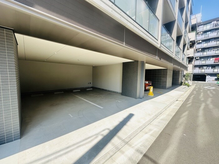 LUNIQ錦糸町の駐車場