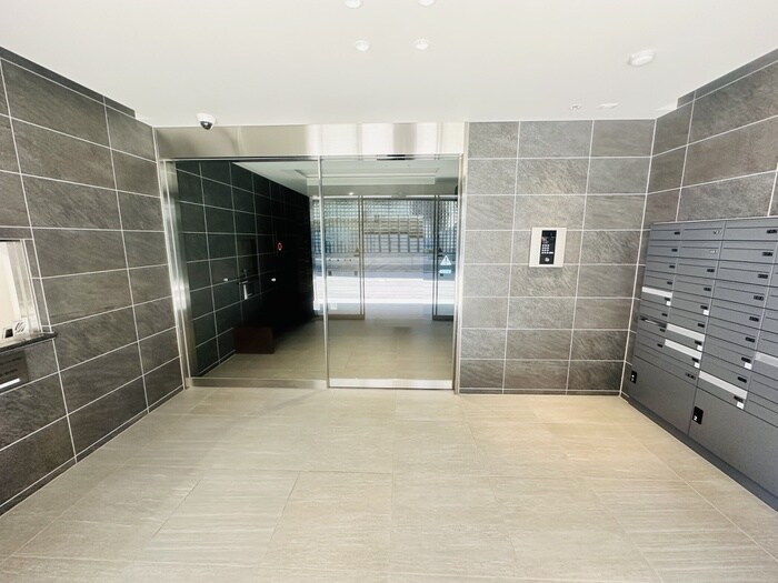 物件外観写真4　(エントランス部分)