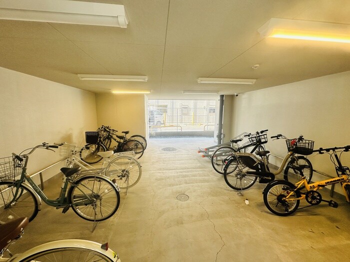 物件外観写真5　(駐輪場)