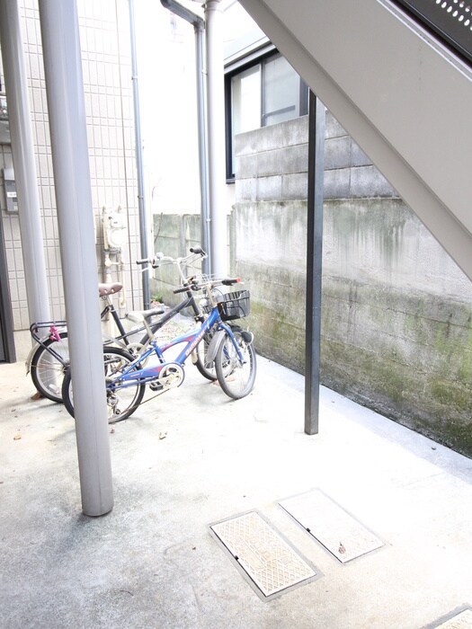 物件外観写真3　(駐輪場)