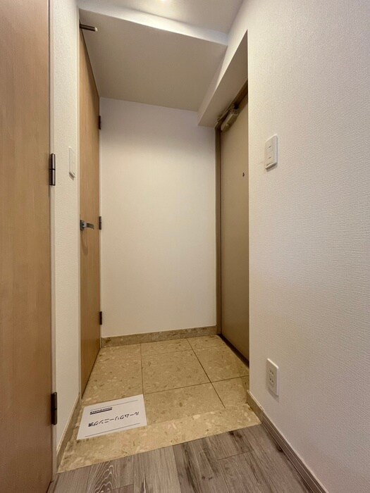 物件内観写真15　(玄関)